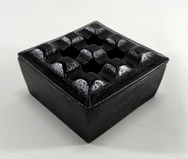 Aschenbecher Alu rechteckig schwarz 8x8x4cm