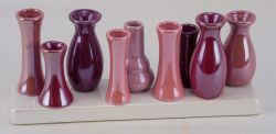 SteingVasen auf Platte Steingut rosa D1,5cm, 27,5x7x11cm